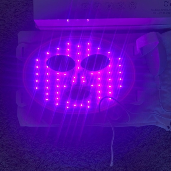 Clear LED Light Therapy Mask - White and Green - Picture 3 of 3